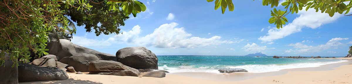 Rotsen op strandvakantie