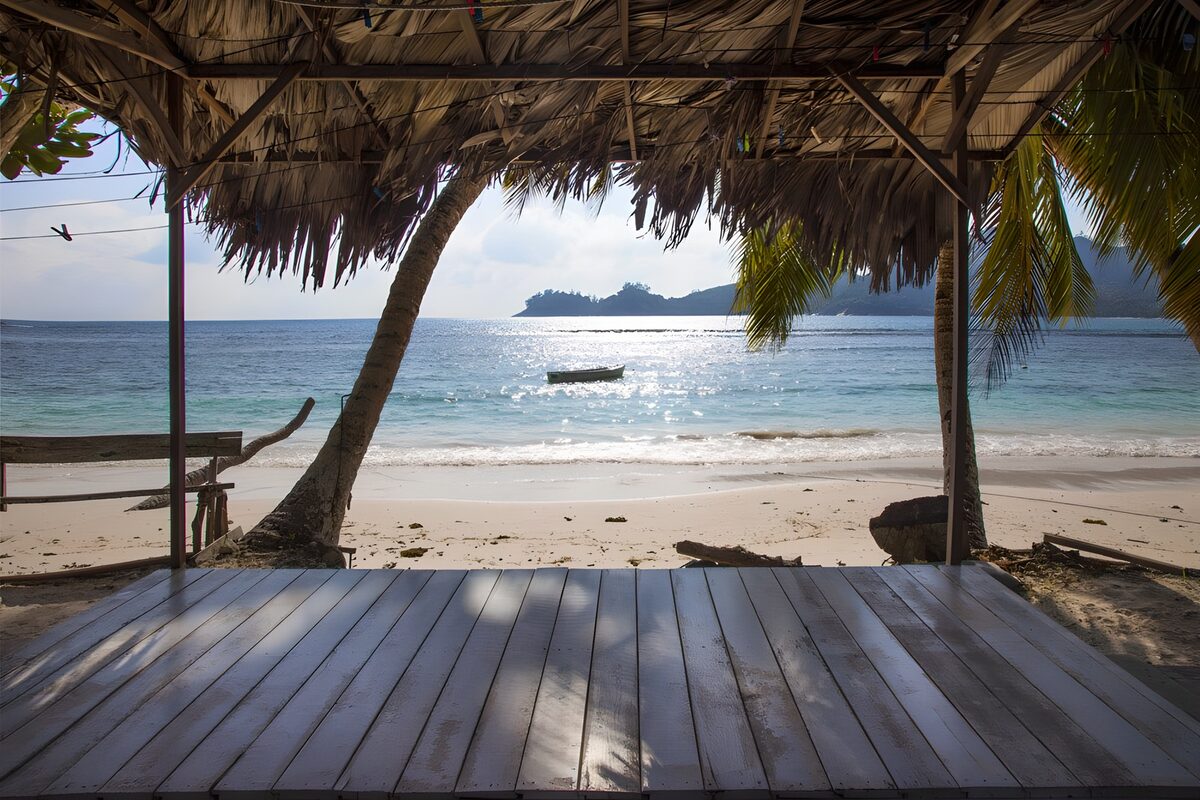 Strandhut met uitzicht op zee