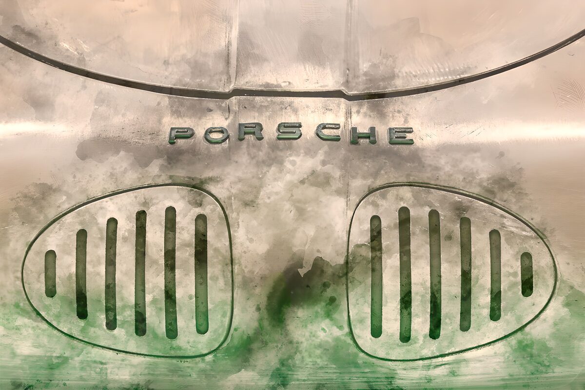 Porsche met verweerde groene roosters