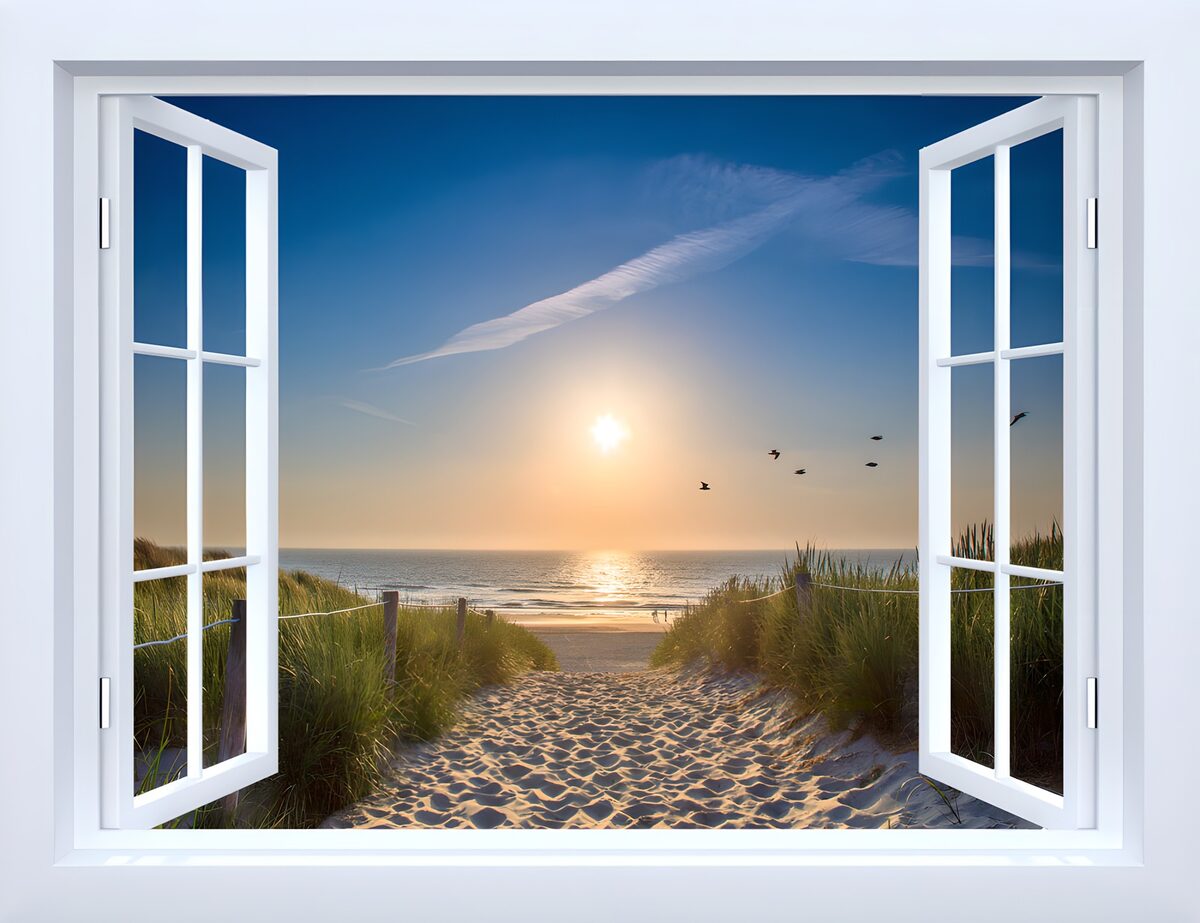 Open raam met uitzicht op zee