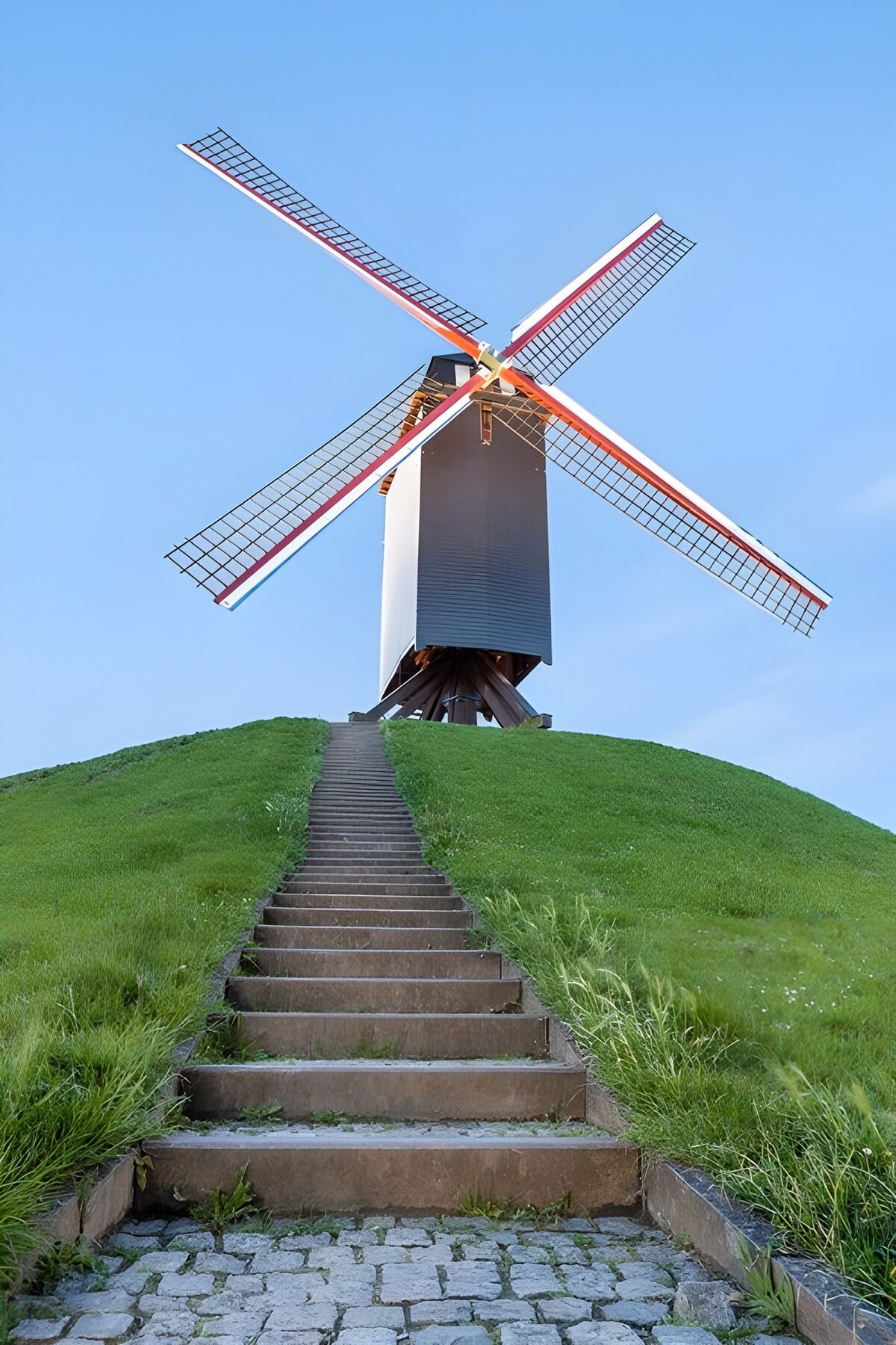 Windmolen boven aan de trap