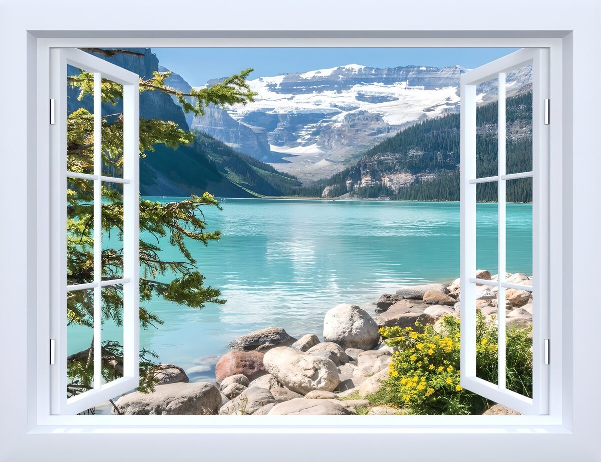Open raam met zicht op een turquoise bergmeer