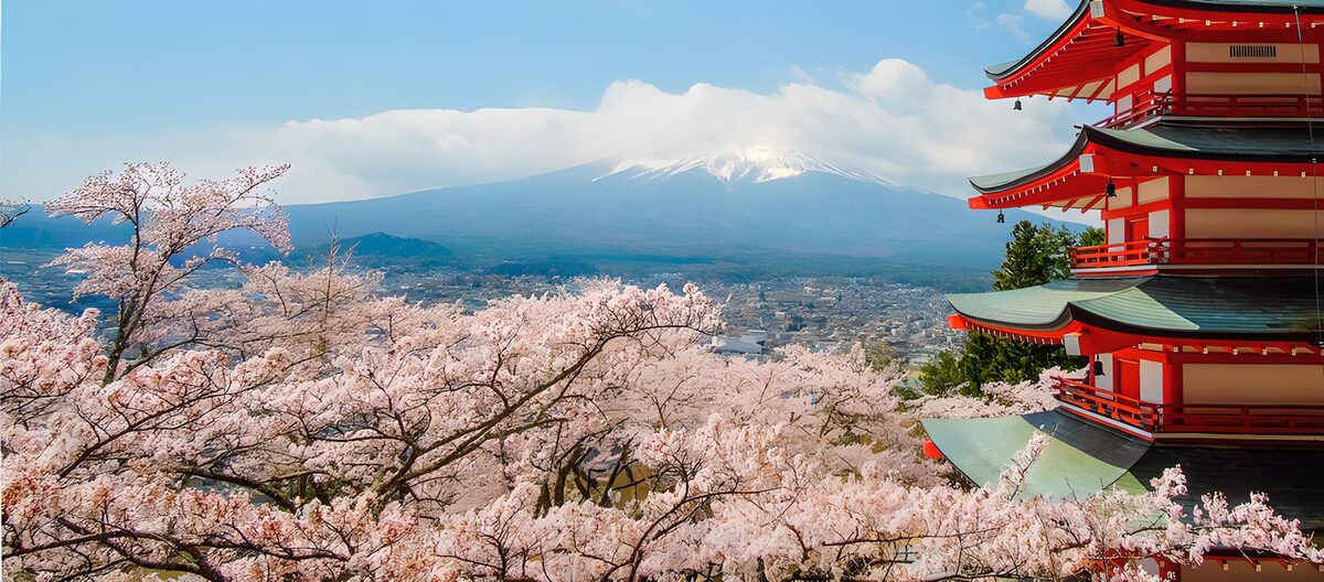Fuji, pagode en roze lentebloesem