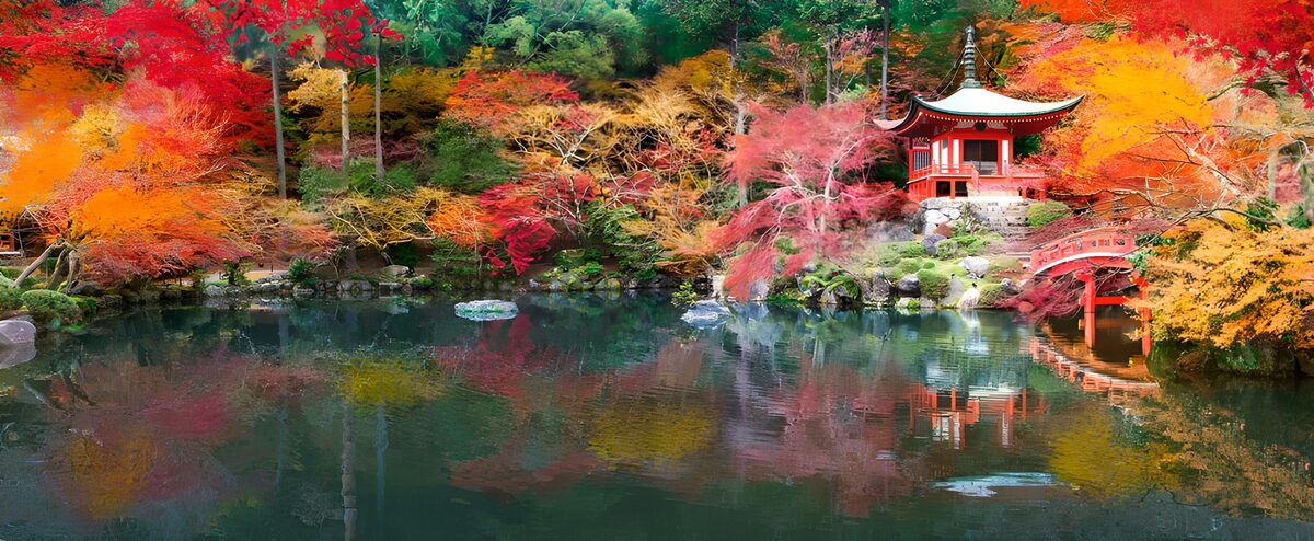 Herfstvijver met rood paviljoen
