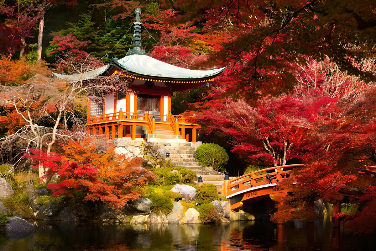 Rode herfst rond het Japanse paviljoen